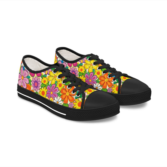 Floral Retro Daisy Low Top Sneakers — Colorful 60s Flower Pattern Women’s Shoes