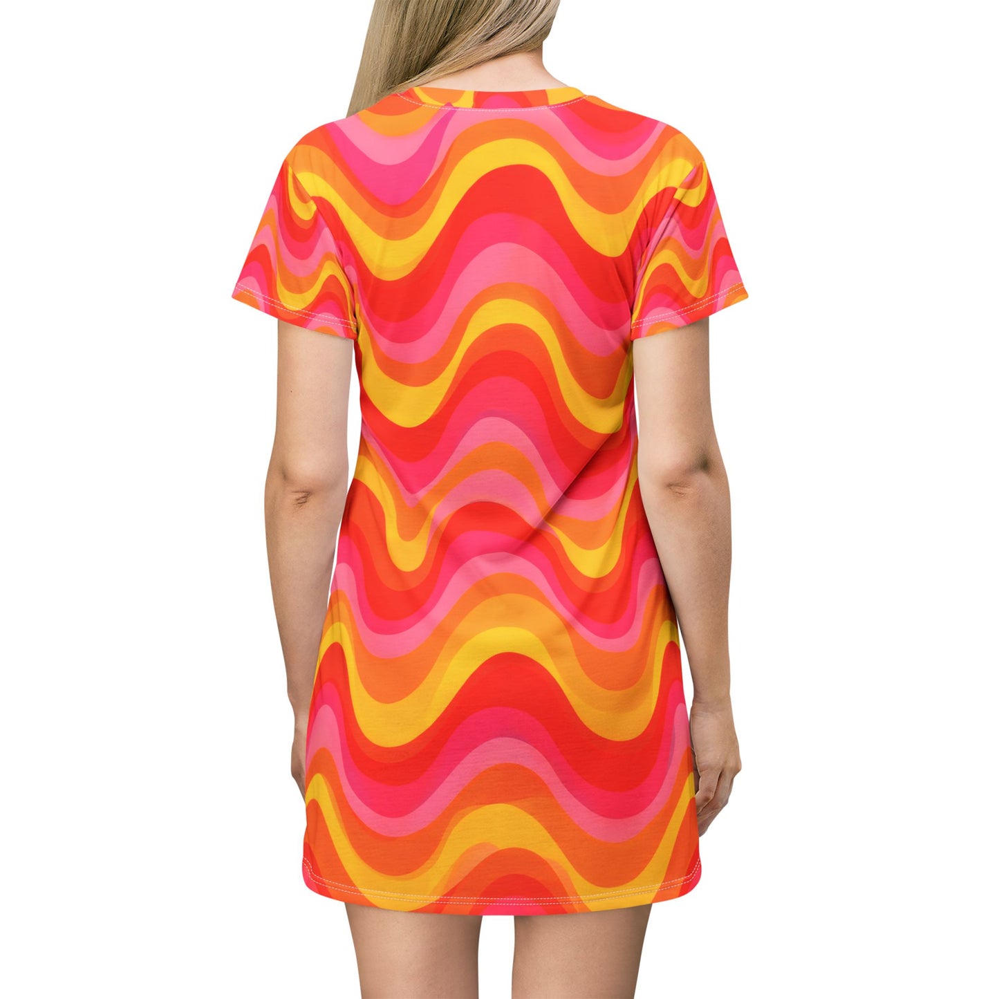 Retro Wavy All-Over Print T-Shirt Dress — Vibrant 70s Psychedelic Waves