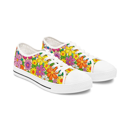 Floral Retro Daisy Low Top Sneakers — Colorful 60s Flower Pattern Women’s Shoes