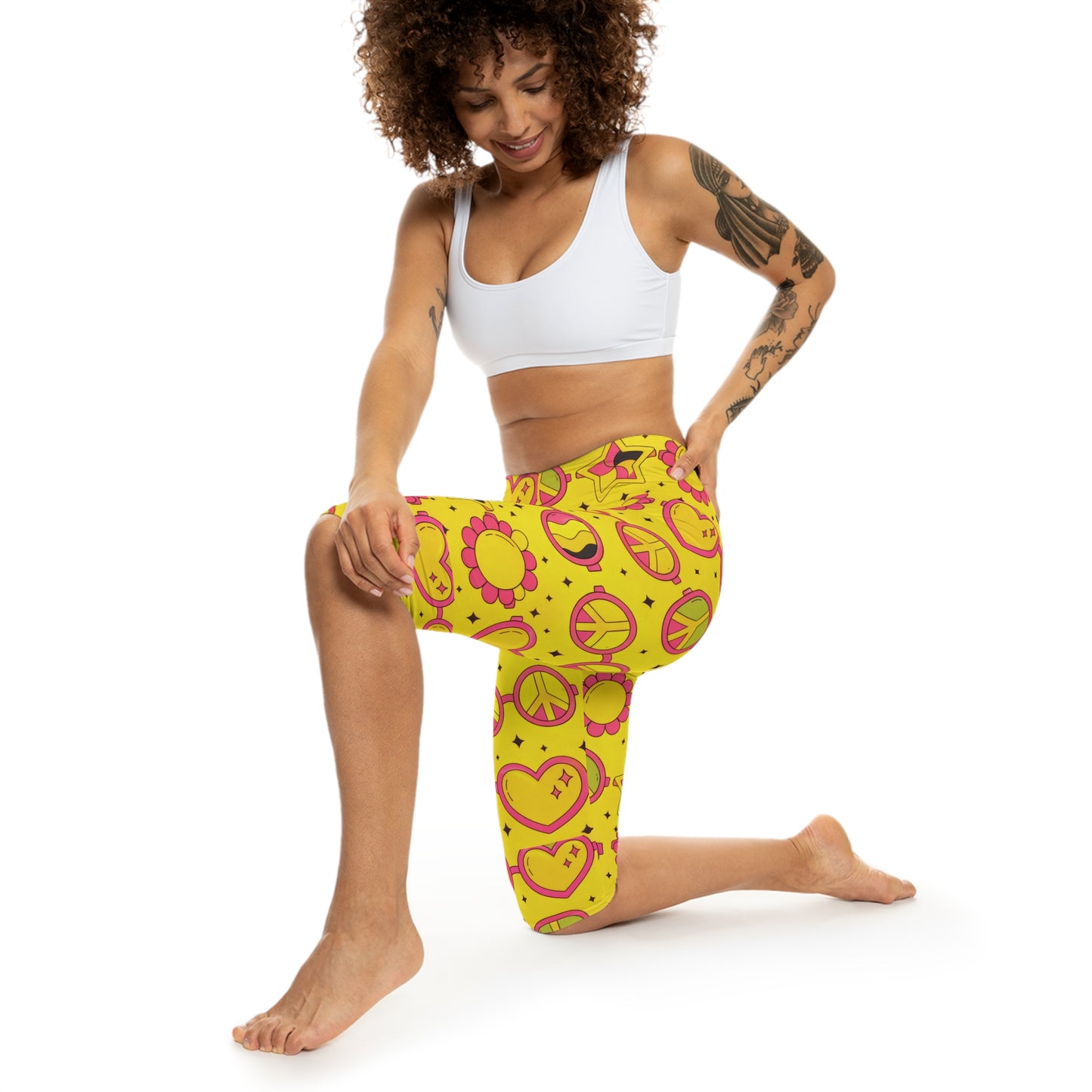 Psychedelic Peace Capri Leggings — 70s Heart, Peace & Flower Print