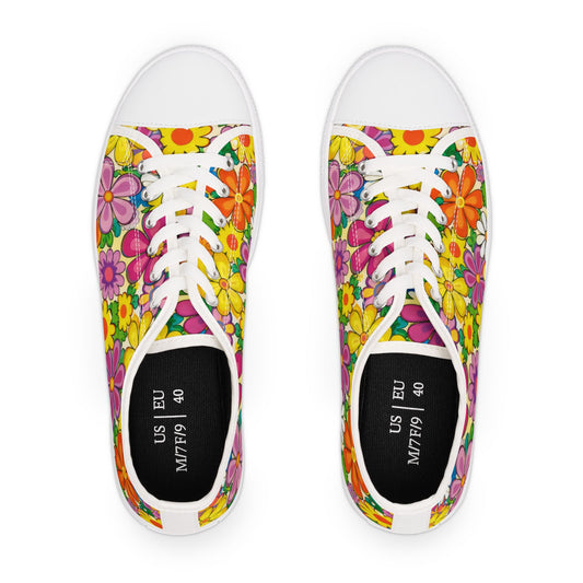 Floral Retro Daisy Low Top Sneakers — Colorful 60s Flower Pattern Women’s Shoes