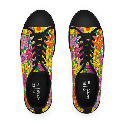 Floral Retro Daisy Low Top Sneakers — Colorful 60s Flower Pattern Women’s Shoes